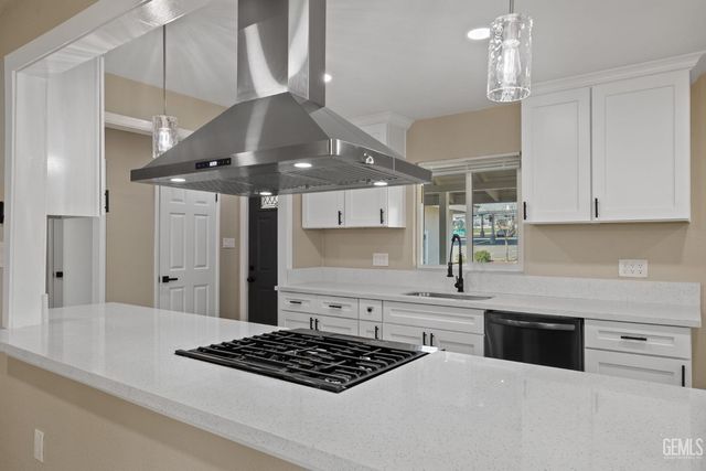 1801 University Avenue, Bakersfield, CA 93305