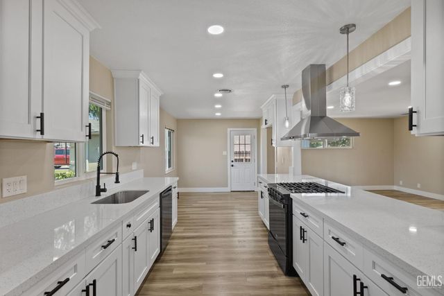 1801 University Avenue, Bakersfield, CA 93305