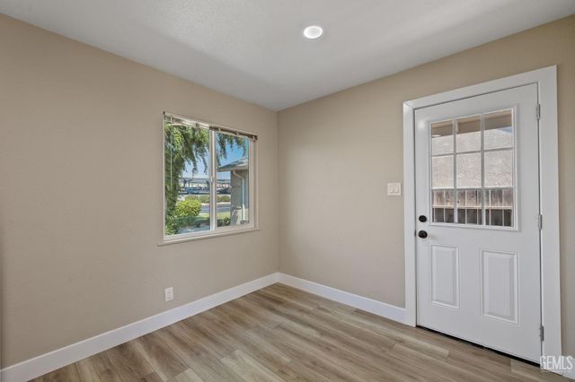 1801 University Avenue, Bakersfield, CA 93305