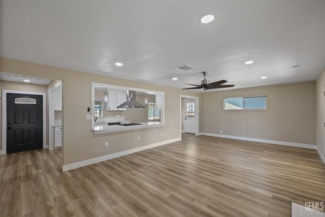 1801 University Avenue, Bakersfield, CA 93305