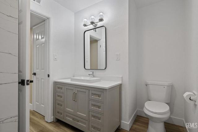 1801 University Avenue, Bakersfield, CA 93305