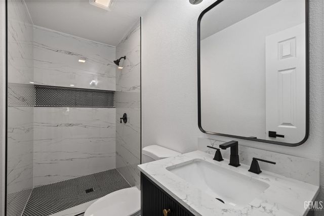 1801 University Avenue, Bakersfield, CA 93305