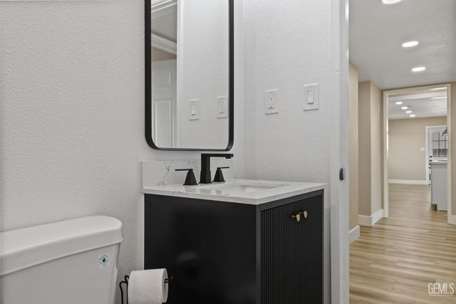 1801 University Avenue, Bakersfield, CA 93305