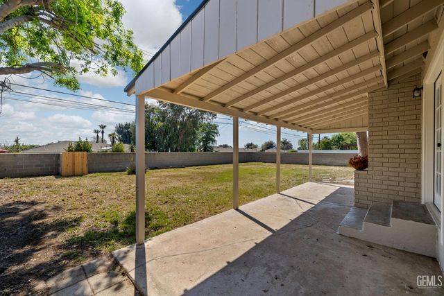 1801 University Avenue, Bakersfield, CA 93305