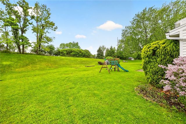 776 Lauren Court, Webster, NY 14580