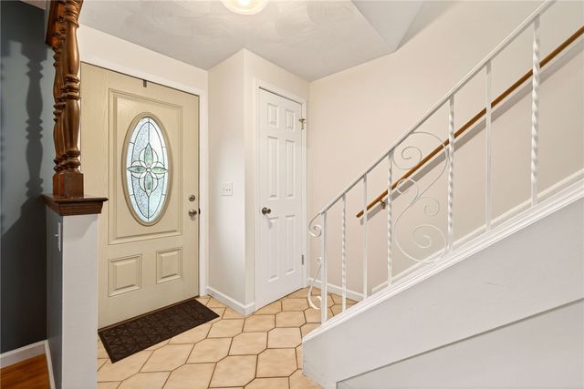 776 Lauren Court, Webster, NY 14580