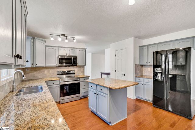 334 Cane Pole Walk, Inman, SC 29349