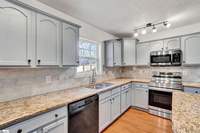 334 Cane Pole Walk, Inman, SC 29349