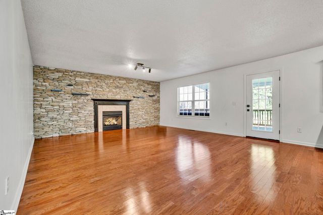 334 Cane Pole Walk, Inman, SC 29349