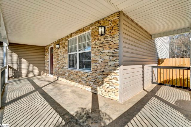 334 Cane Pole Walk, Inman, SC 29349