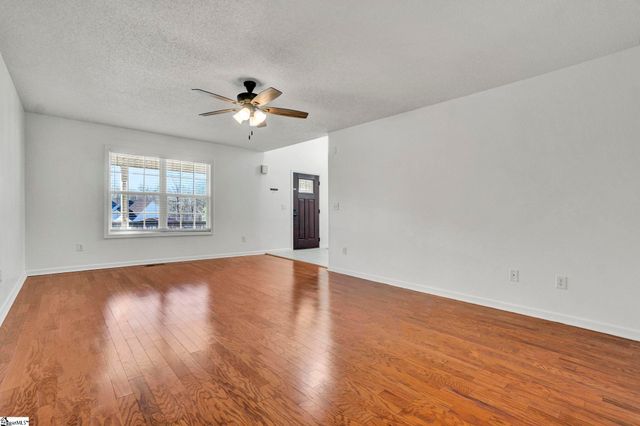 334 Cane Pole Walk, Inman, SC 29349