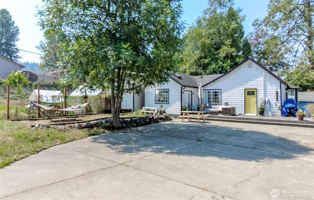 306 SW 1st Street, South Prairie, WA 98385