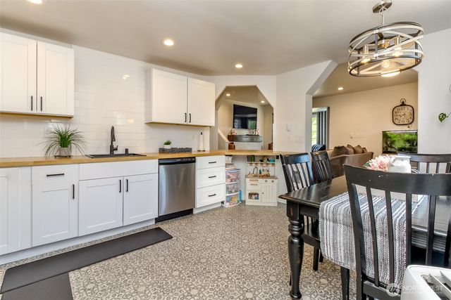 306 SW 1st Street, South Prairie, WA 98385