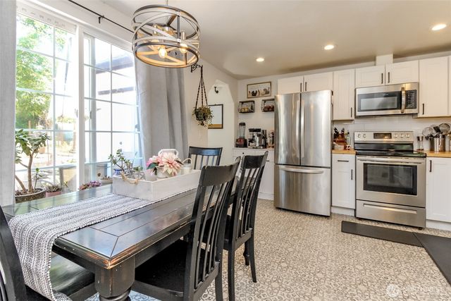 306 SW 1st Street, South Prairie, WA 98385