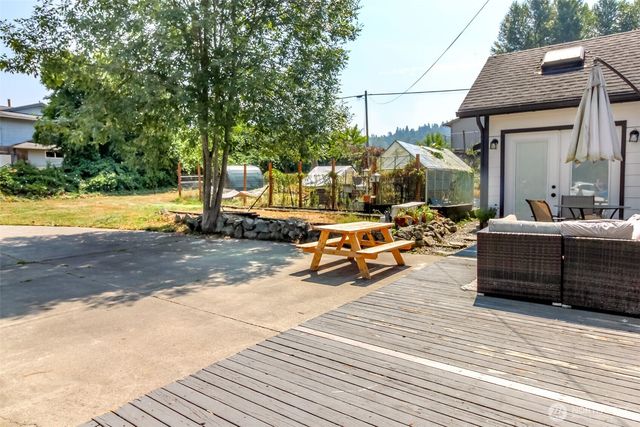 306 SW 1st Street, South Prairie, WA 98385
