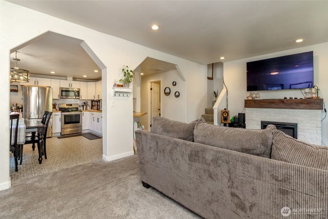 306 SW 1st Street, South Prairie, WA 98385