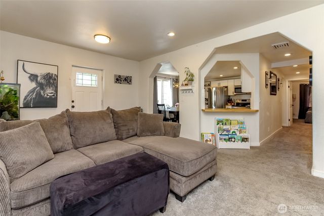 306 SW 1st Street, South Prairie, WA 98385