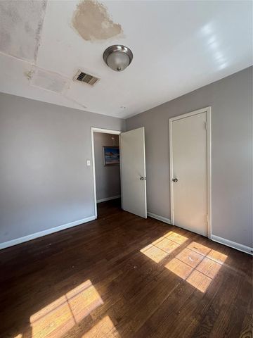 725 Kyle Street, Angleton, TX 77515