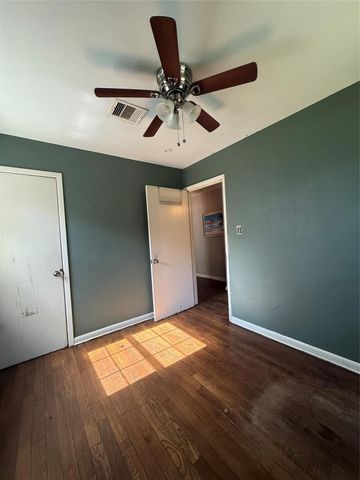 725 Kyle Street, Angleton, TX 77515