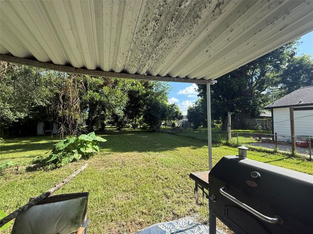 725 Kyle Street, Angleton, TX 77515
