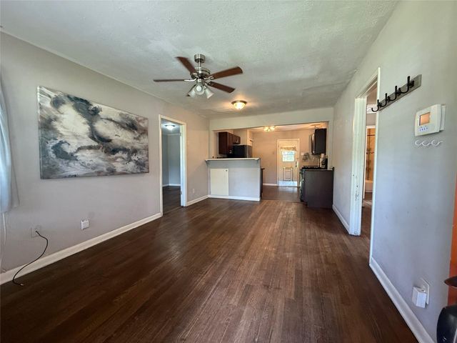 725 Kyle Street, Angleton, TX 77515