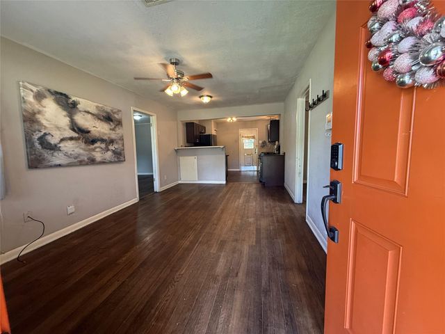 725 Kyle Street, Angleton, TX 77515