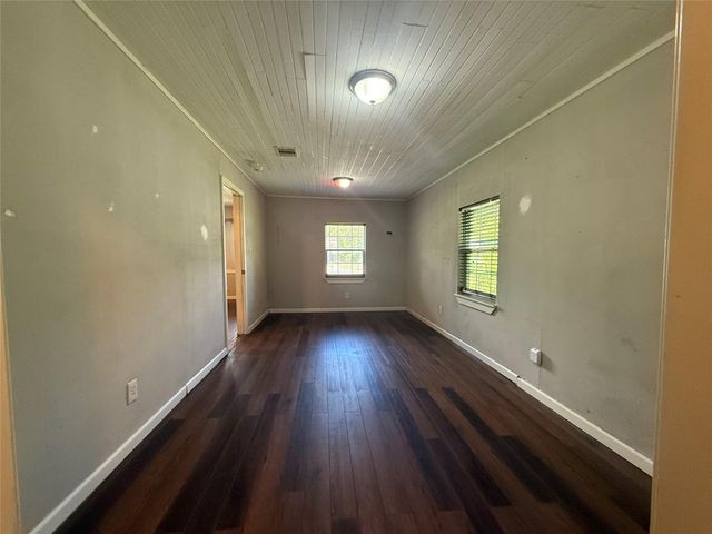 725 Kyle Street, Angleton, TX 77515