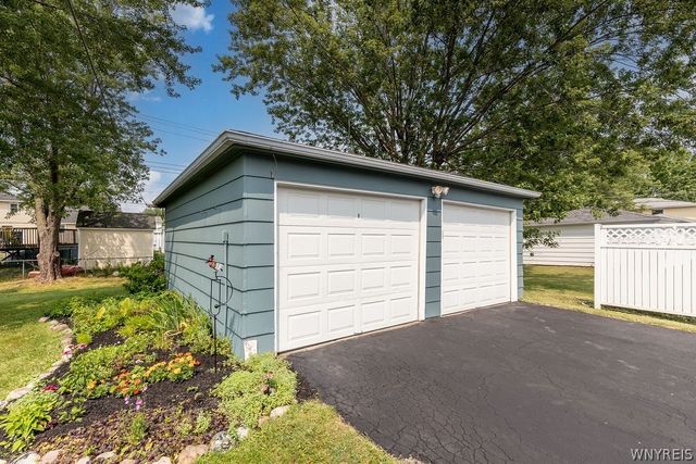 92 French Lea Road, West Seneca, NY 14224