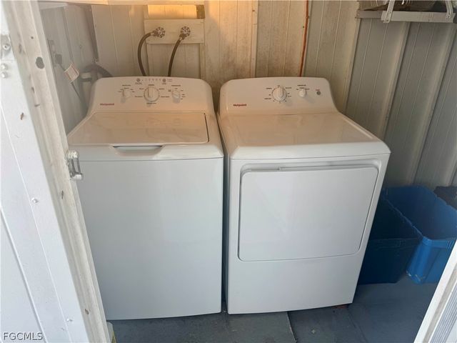 47 Poinsettia DR, Fort Myers, FL 33905