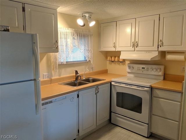 47 Poinsettia DR, Fort Myers, FL 33905