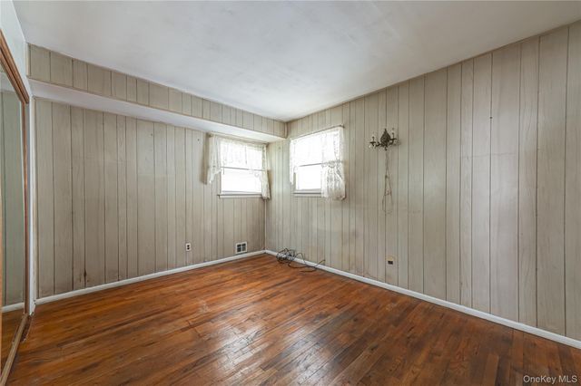 1614 N Gardiner Drive, Bay Shore, NY 11706