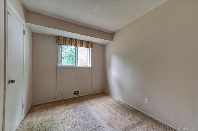 1614 N Gardiner Drive, Bay Shore, NY 11706