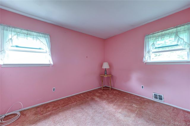 1614 N Gardiner Drive, Bay Shore, NY 11706