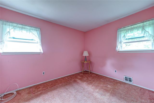 1614 N Gardiner Drive, Bay Shore, NY 11706