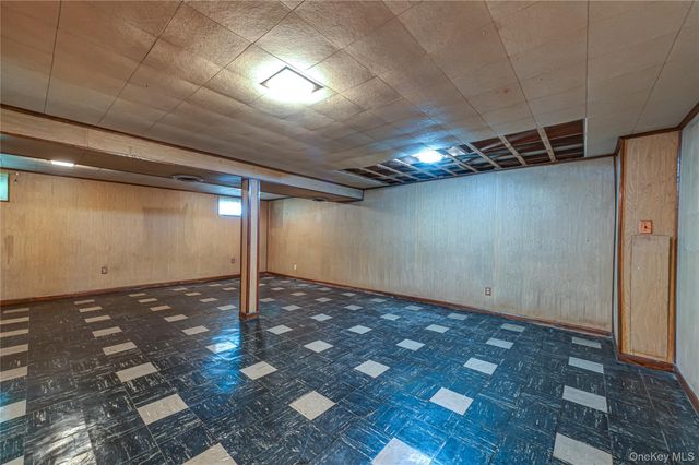 1614 N Gardiner Drive, Bay Shore, NY 11706