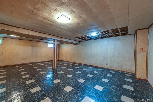 1614 N Gardiner Drive, Bay Shore, NY 11706