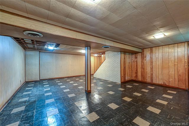 1614 N Gardiner Drive, Bay Shore, NY 11706