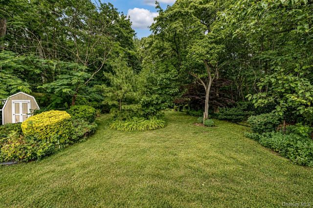 1614 N Gardiner Drive, Bay Shore, NY 11706