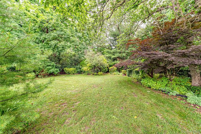1614 N Gardiner Drive, Bay Shore, NY 11706