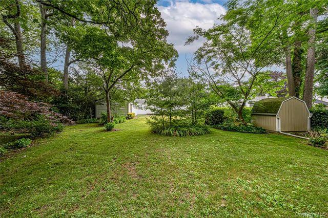 1614 N Gardiner Drive, Bay Shore, NY 11706
