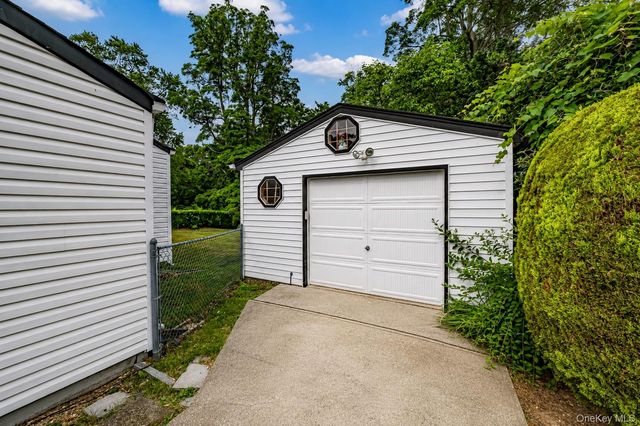 1614 N Gardiner Drive, Bay Shore, NY 11706