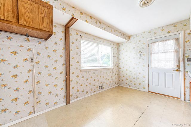 1614 N Gardiner Drive, Bay Shore, NY 11706