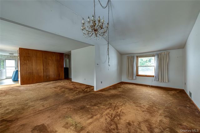 1614 N Gardiner Drive, Bay Shore, NY 11706