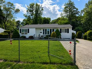 1614 N Gardiner Drive, Bay Shore, NY 11706