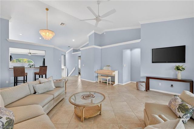 13061 Hamilton Harbour DR R5, Naples, FL 34110