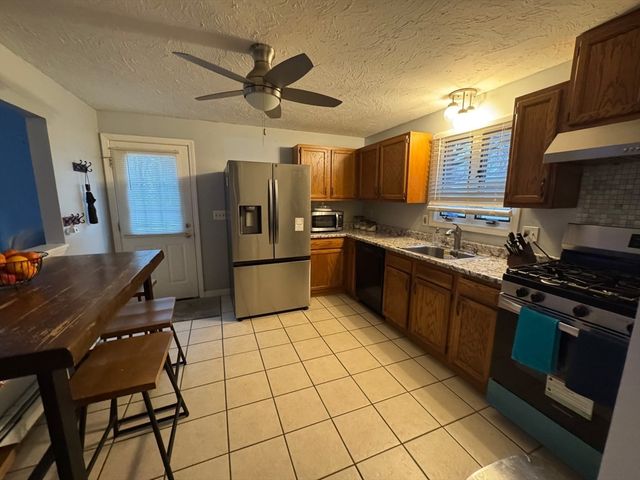 117 Saint Andre Dr, Uxbridge, MA 01569