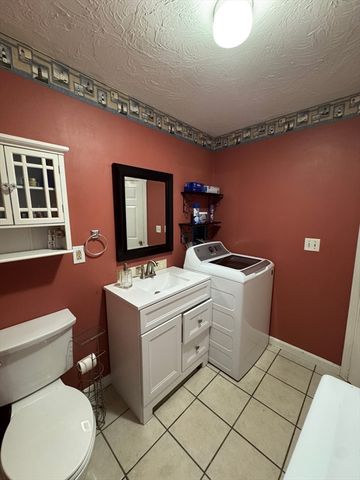 117 Saint Andre Dr, Uxbridge, MA 01569