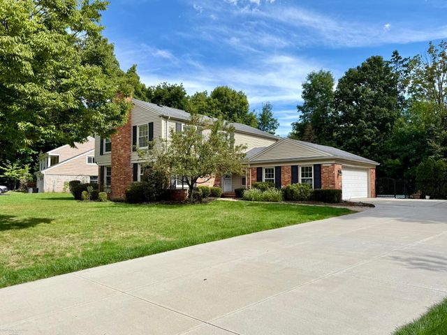 31310 Foxboro Way, Beverly Hills, MI 48025
