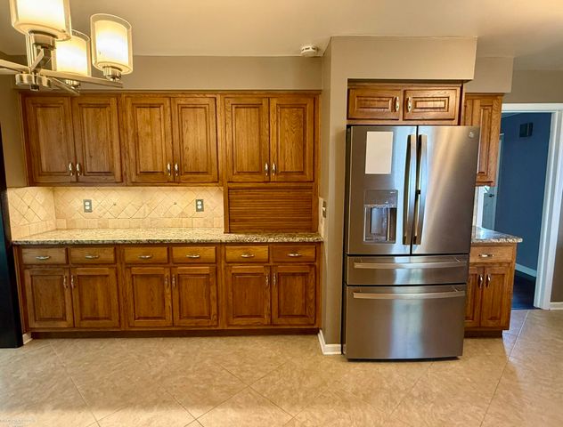 31310 Foxboro Way, Beverly Hills, MI 48025