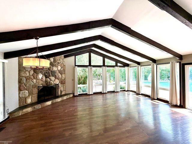 31310 Foxboro Way, Beverly Hills, MI 48025